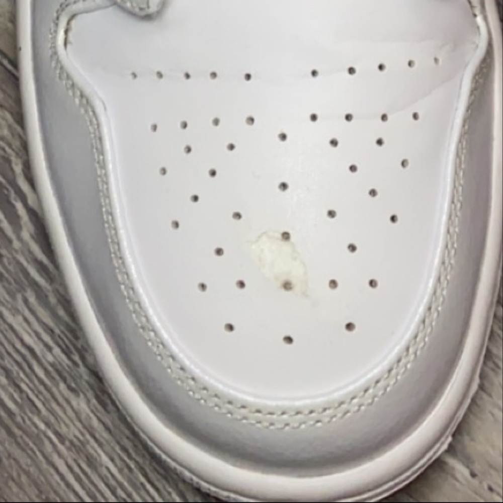 Air Jordan 1 Mid “White” Gym Red (Slight Damage) - Picture 6 of 6